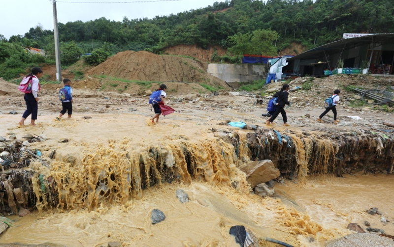 Quảng Nam: Học sinh vùng sạt lở gian nan hành trình tìm con chữ (4/9/2022)
       